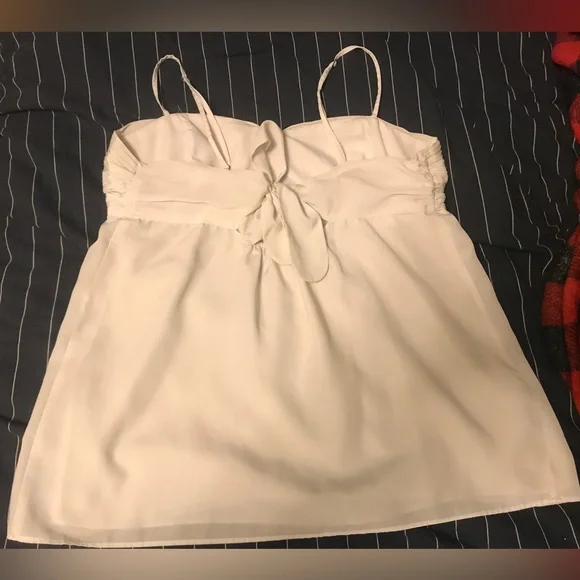 White top - Picture 3 of 3